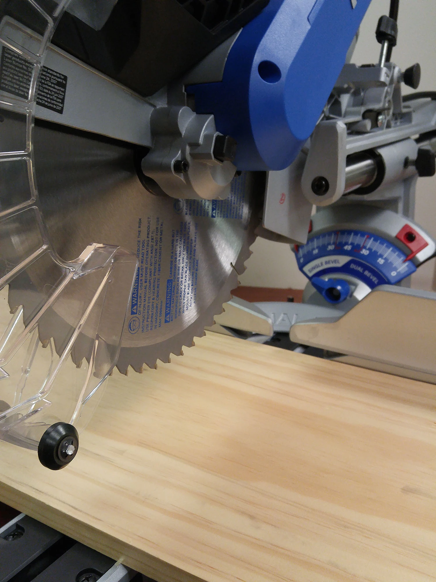 Kobalt Miter Saw Dual Bevel 15 Amp 12-In Sliding Corded Compound 5 Kobalt Miter Saw Dual Bevel 15 Amp 12-In Sliding Corded Compound - Image 3