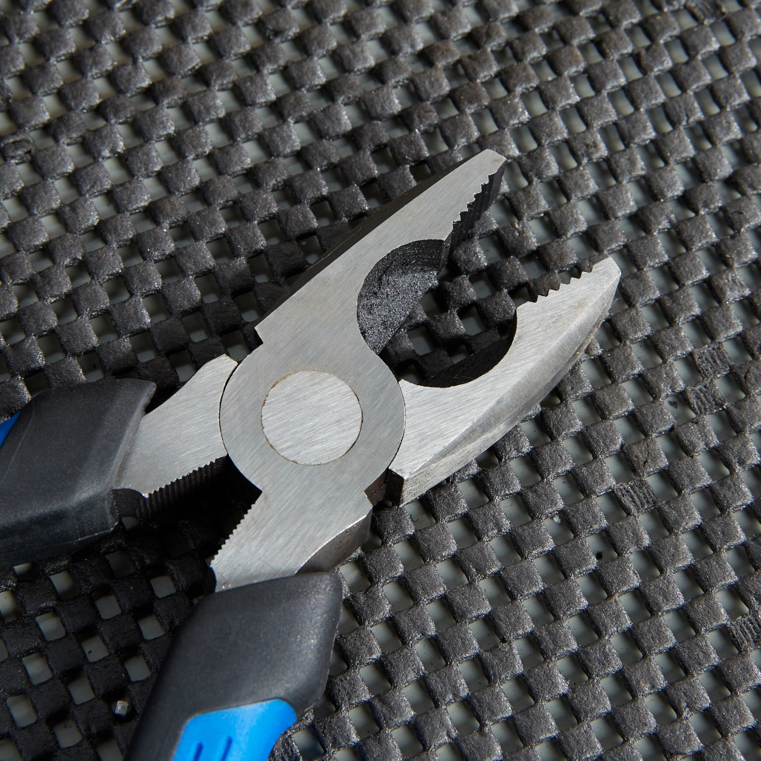 Kobalt Linesman Pliers Cutter 7-In Electrical Wire 5 Kobalt Linesman Pliers Cutter 7-In Electrical Wire - Image 3